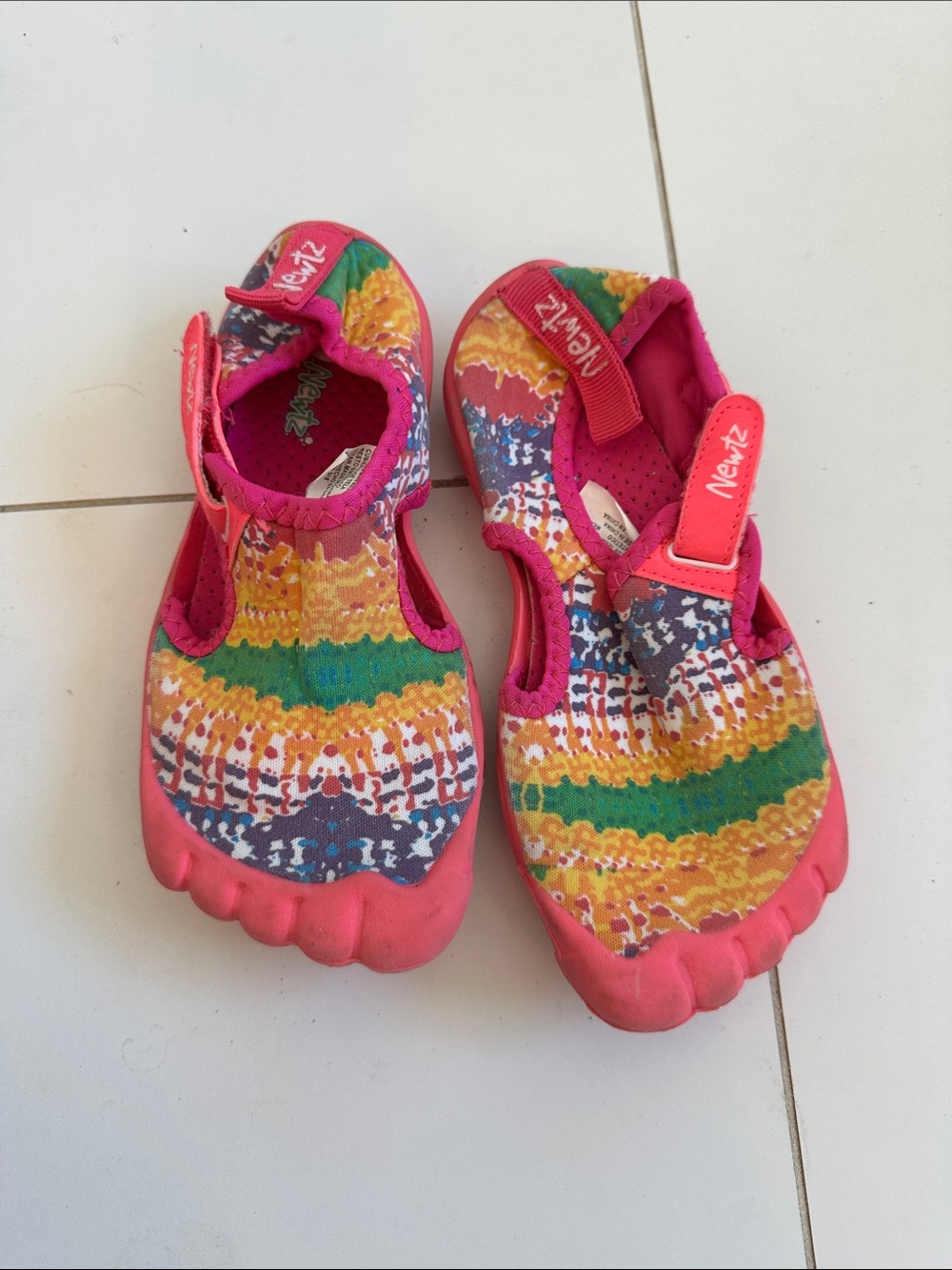 Newtz water pink shoes kids 11/12